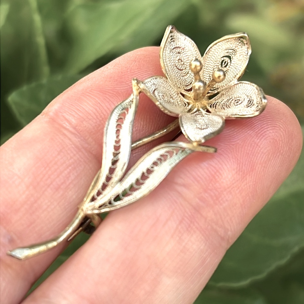 Vintage Floral Filigree Brooch